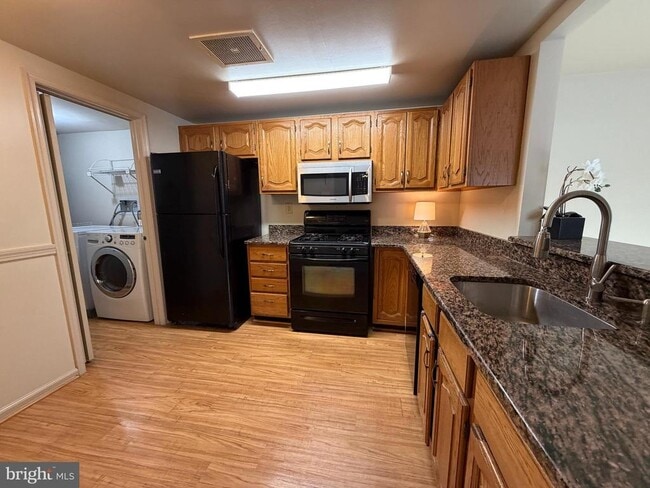 Building Photo - 1303 Mountainview Dr