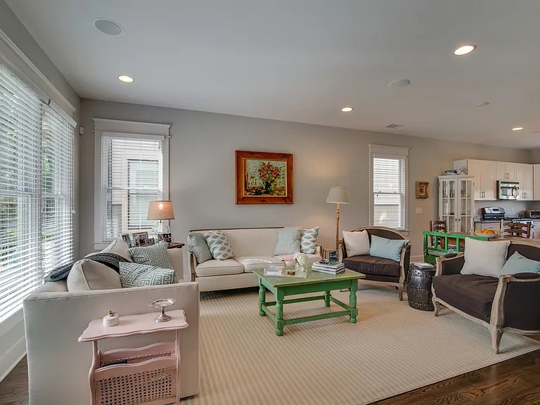 Building Photo - 619 Chesterfield Way