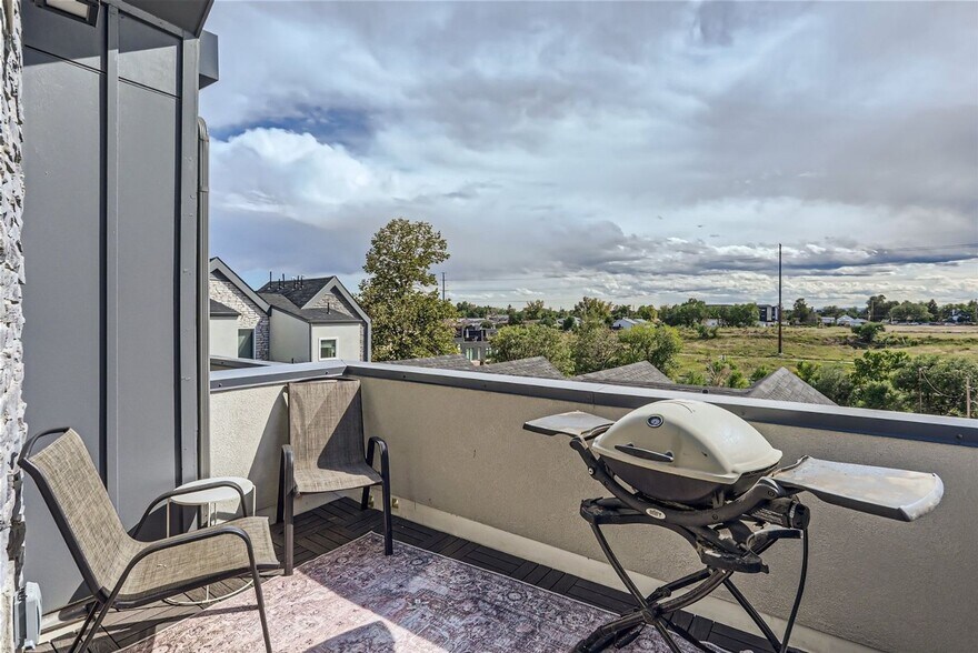 Building Photo - 1277 Yates St