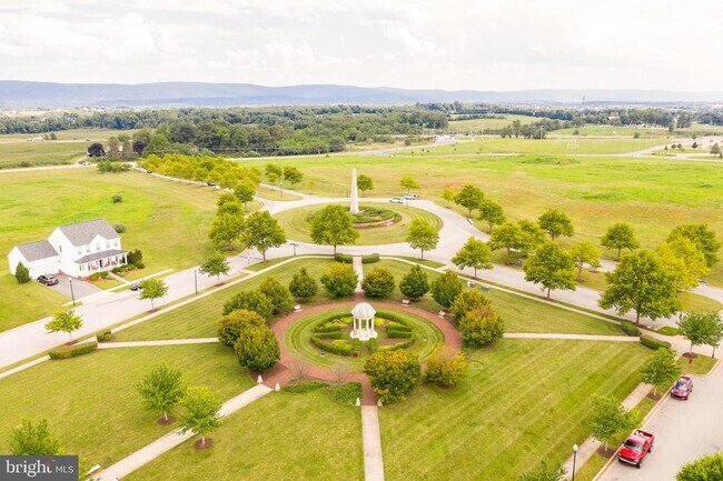 Building Photo - 240 Davis St