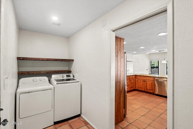 Building Photo - 6006 E Wildcat Dr