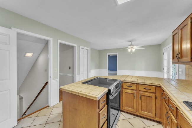 Building Photo - Spacious 4-Bed, 4-Bath Rental Home with Lake Views in Belle Terre Acres! ($2,225/mo rent***)