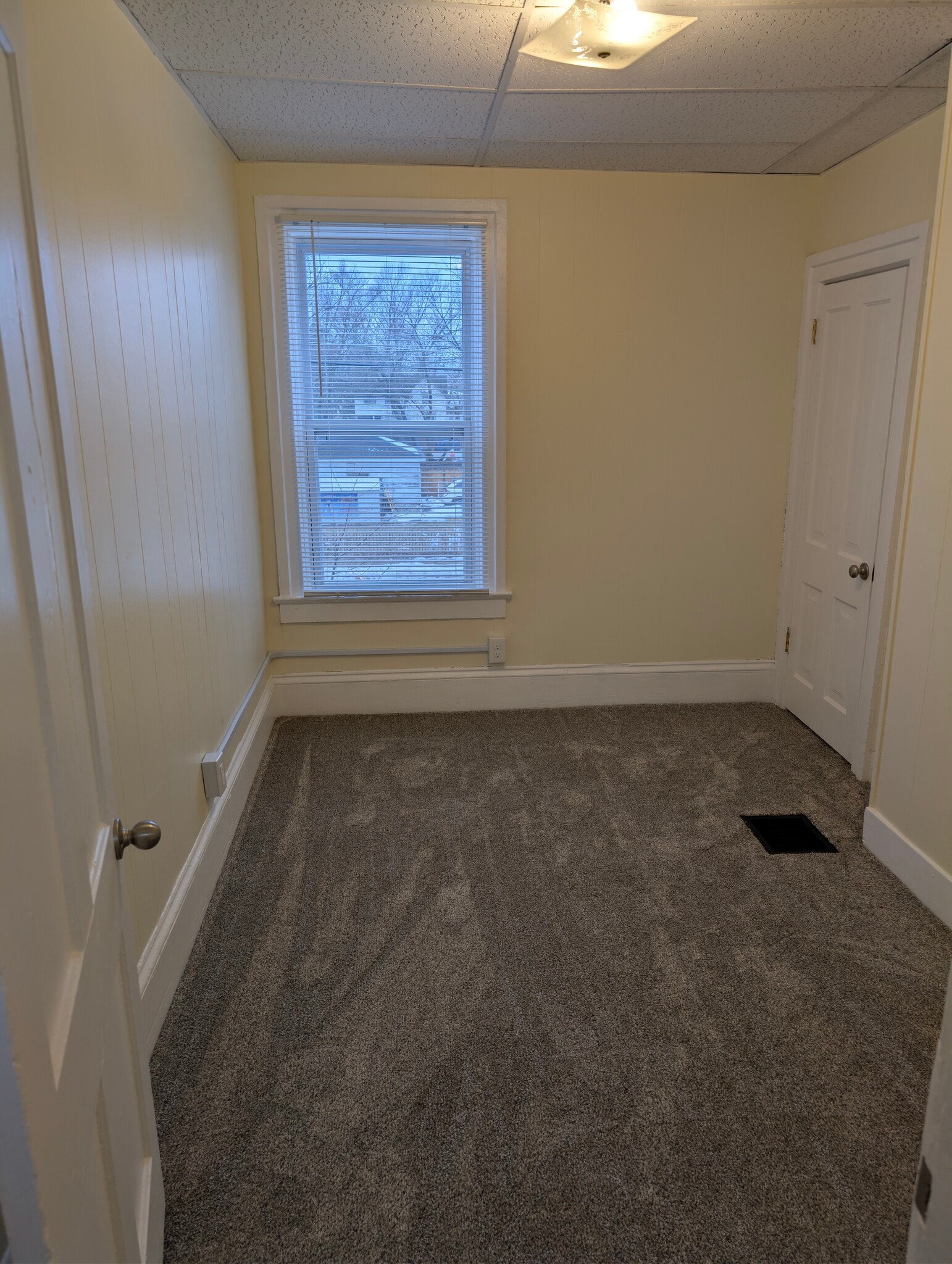 small bedroom - 110 N Albee St