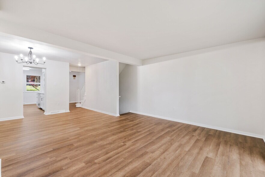 Building Photo - 216 Oakview Dr