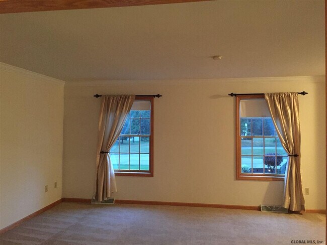 Building Photo - 8 Red Maple Ln