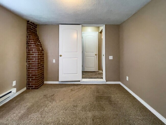 Building Photo - PRELEASING for AUGUST! Walk to Ball State! Bright 4BR Home with Fireplace