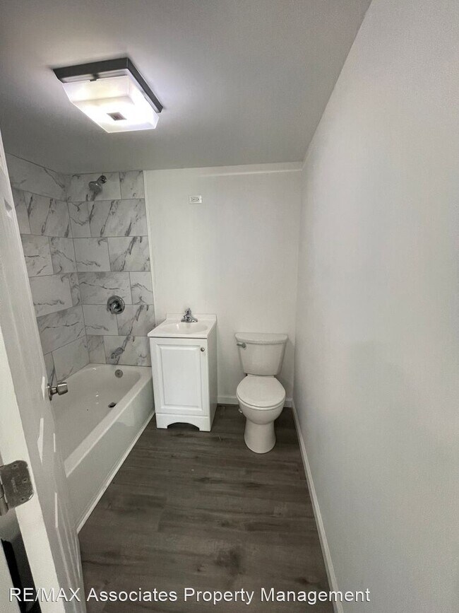 Building Photo - 2 br, 1 bath House - 2042 S College Ave