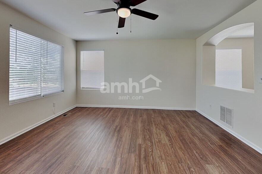 Building Photo - 16322 E 104th Way