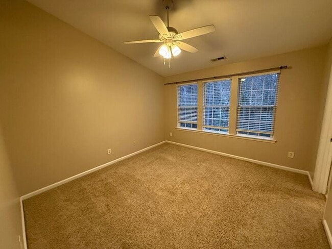 Building Photo - https://youtu.be/wyzPNZAWVWA?si=NV1Tv_AtGaQrvtzh