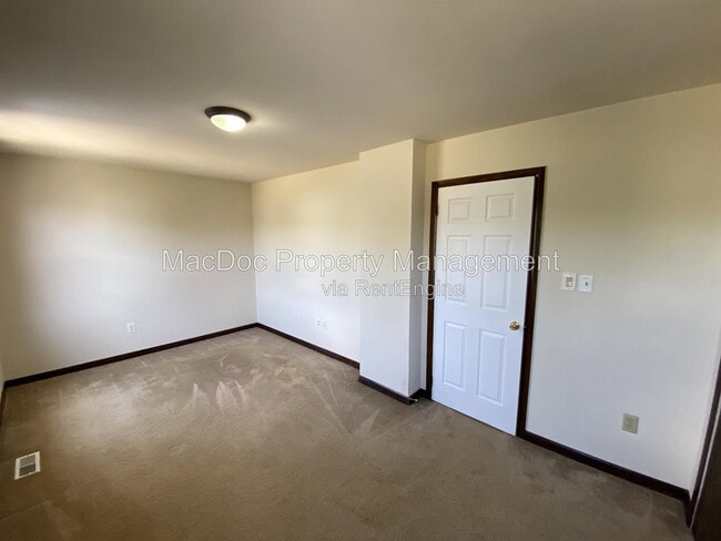 Building Photo - 5145 Cottonwood Ct