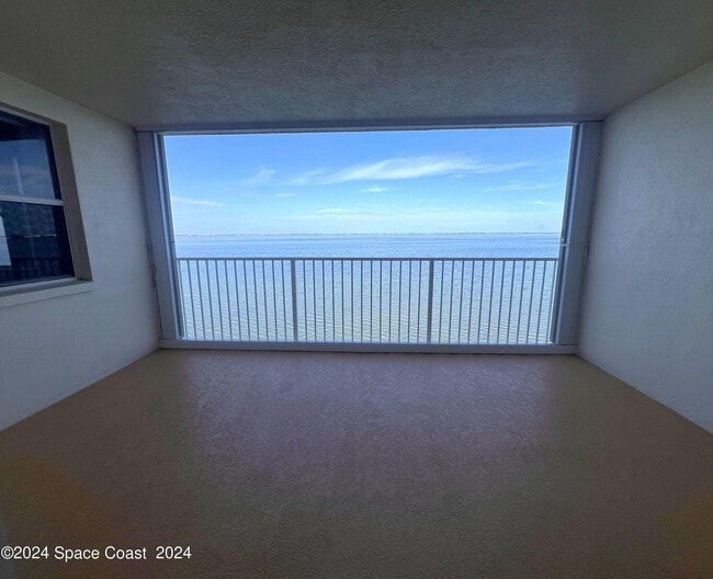 Building Photo - 7048 Sevilla Ct
