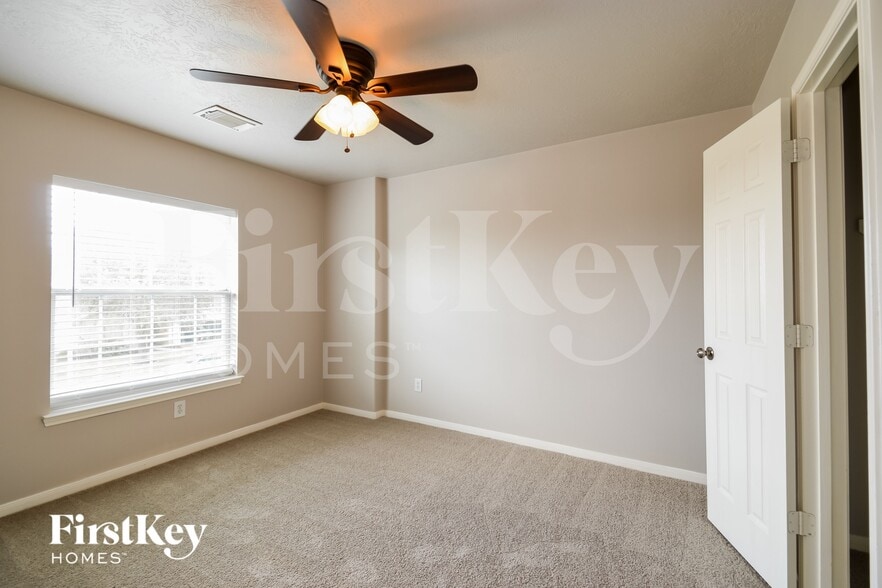 Building Photo - 10803 Goldfinch Rd