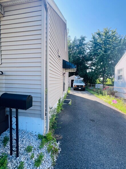 Driveway to garage - 47 Lockrow Blvd