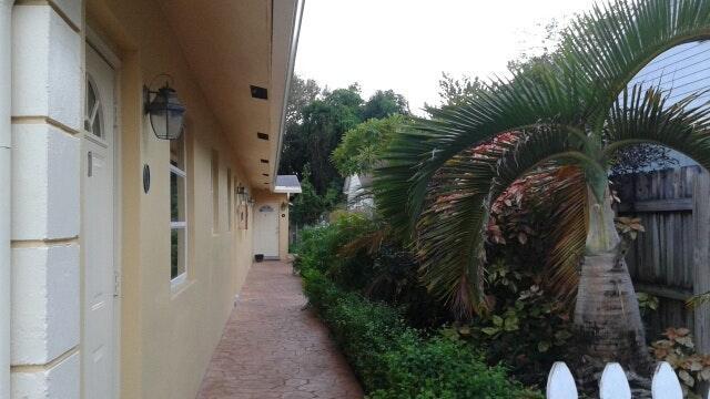 Building Photo - 818 Tequesta St