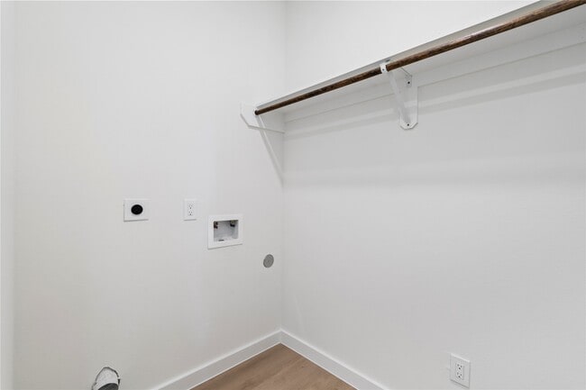 Building Photo - 8205 Parnell St