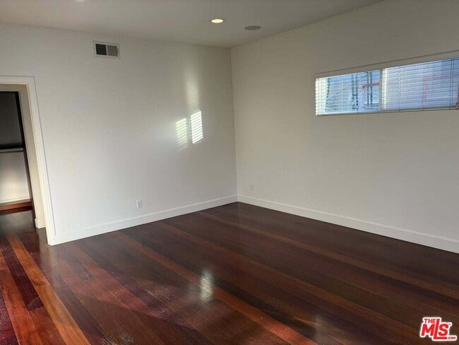 Building Photo - 832 N Las Palmas Ave