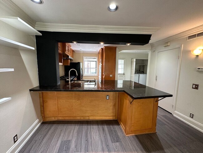 Building Photo - Morningside on the Lake Downstairs 1 Bedroom 1 Bath