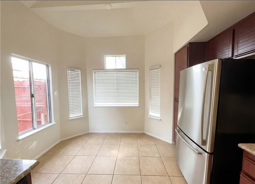 Building Photo - 25311 Chicago Ave