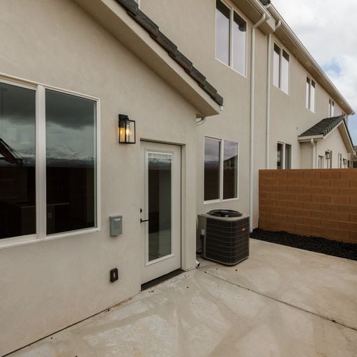 Building Photo - 2026 W 380 N