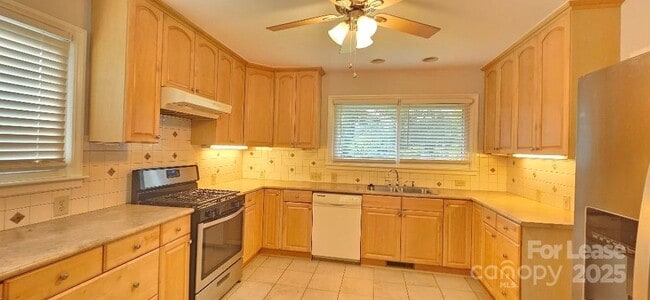 Building Photo - 513 Webster Pl