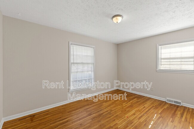 Building Photo - 1138 Gainesway Dr