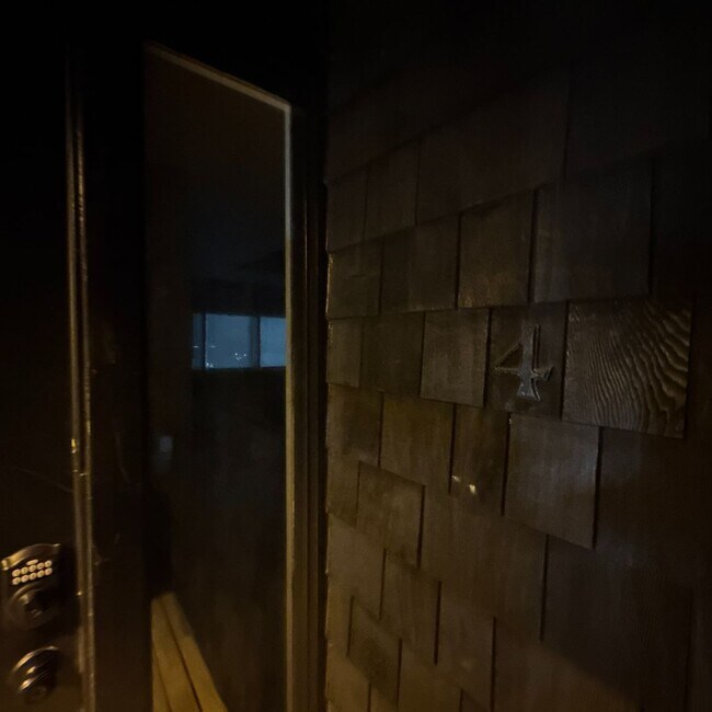 Building Photo - Luxurious 2-Bedroom Apartments with Modern...
