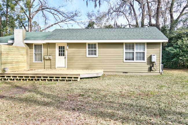 Building Photo - 2002