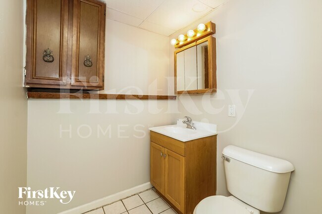 Building Photo - 3317 Fountainbleau Dr