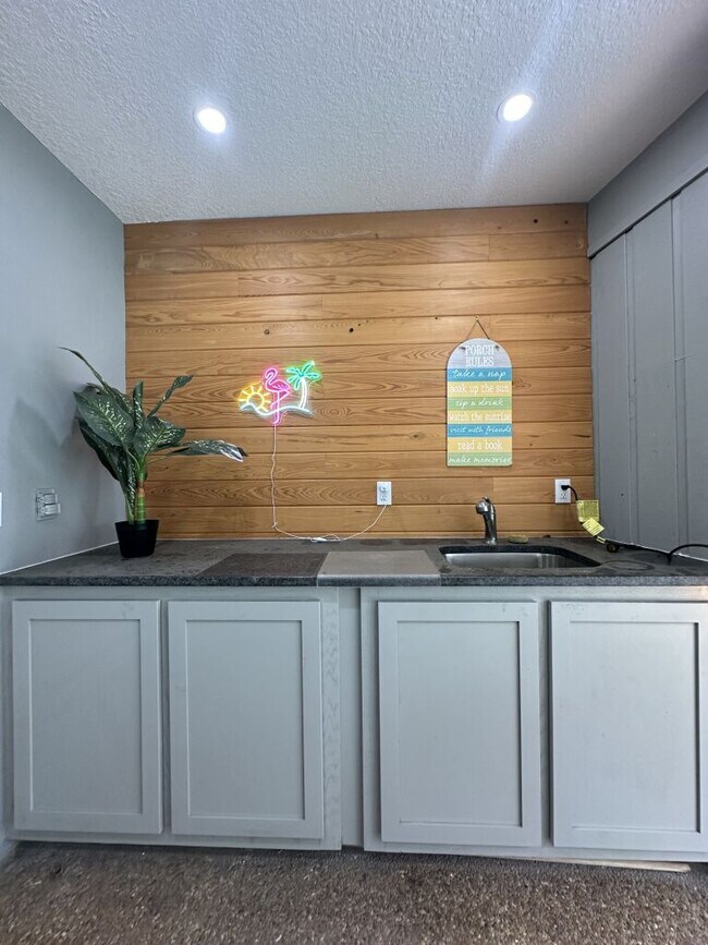 Building Photo - 2780 Landmark Dr