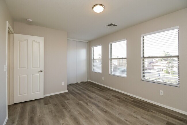 Building Photo - 8453 E Keats Ave