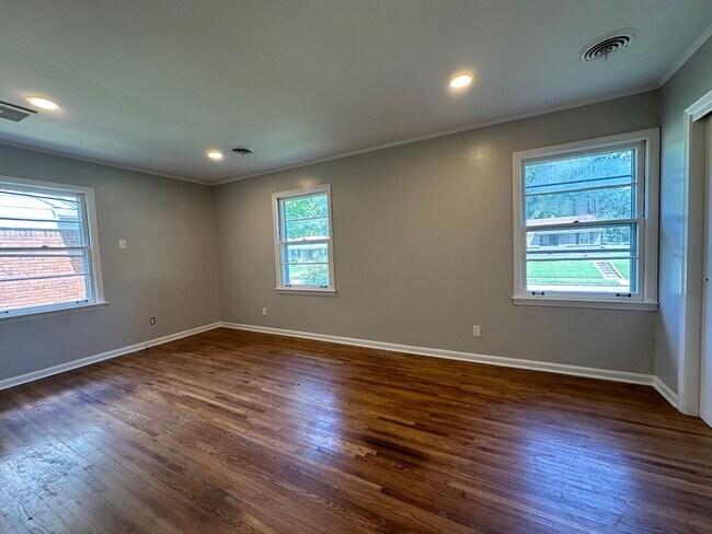 Building Photo - Gated Parking! Huge Backyard! Corner Lot! ...