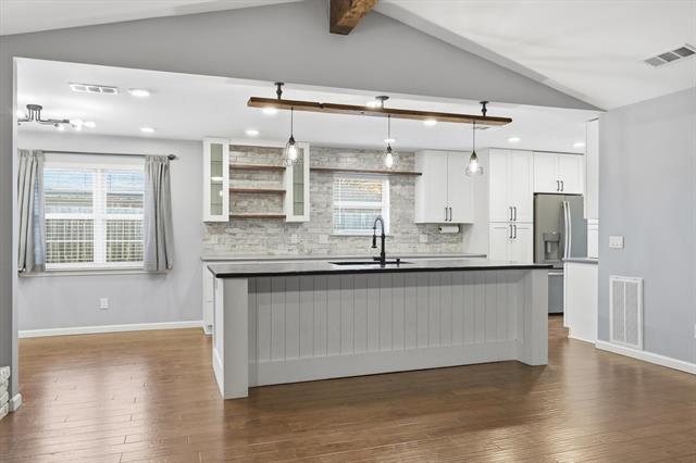 Building Photo - 726 Laramie Dr