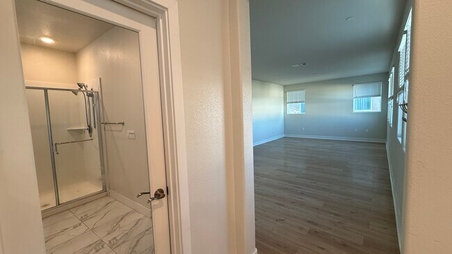 Building Photo - 829 Bamboo Dr