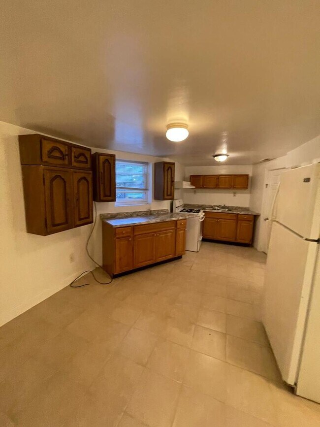 Building Photo - 5749 N Spaulding Ave