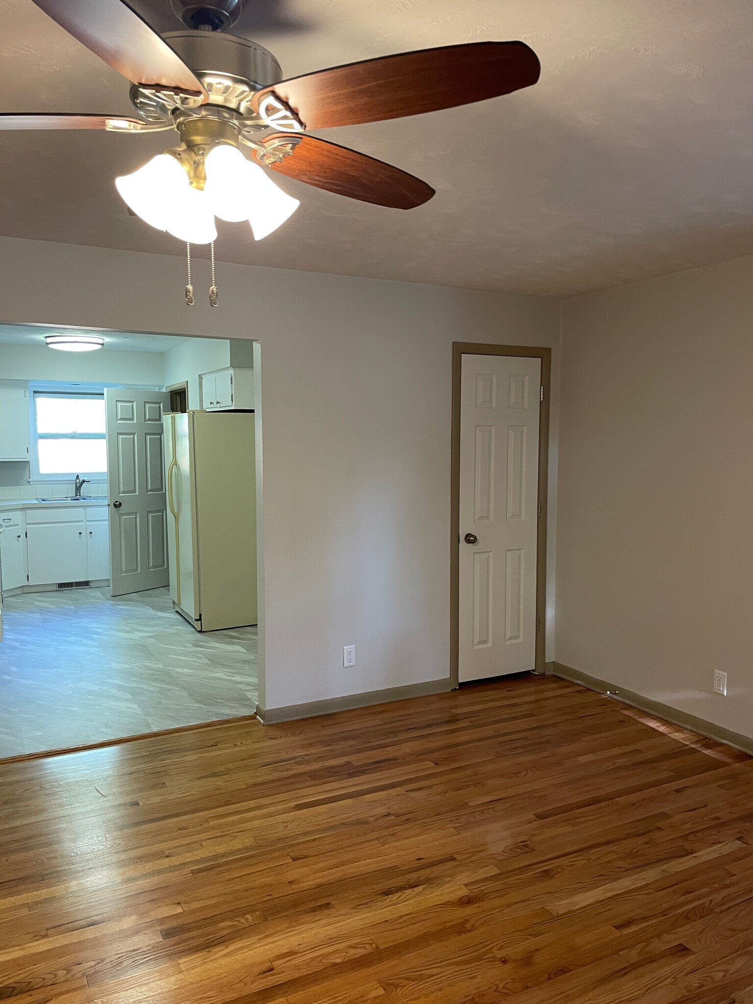 Building Photo - 864 S 45th St
