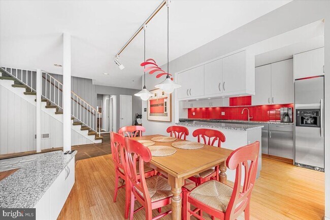 Building Photo - 4838 Drummond Ave