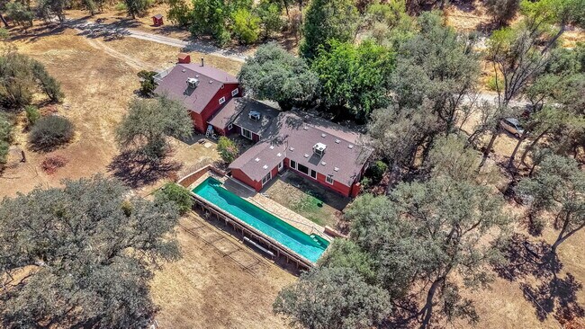Building Photo - 31638 Lodge Rd