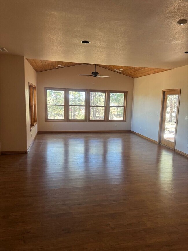 Building Photo - Beautiful 4-Bedroom Home on Acreage | Peac...