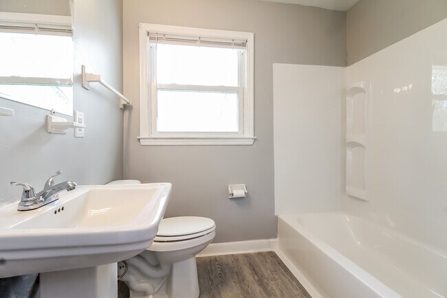 Building Photo - Charming Home in Spartanburg!