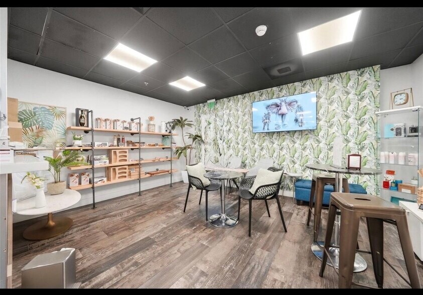 CAFÉ, MARKET & LOUNGE - 780 NE 69th St
