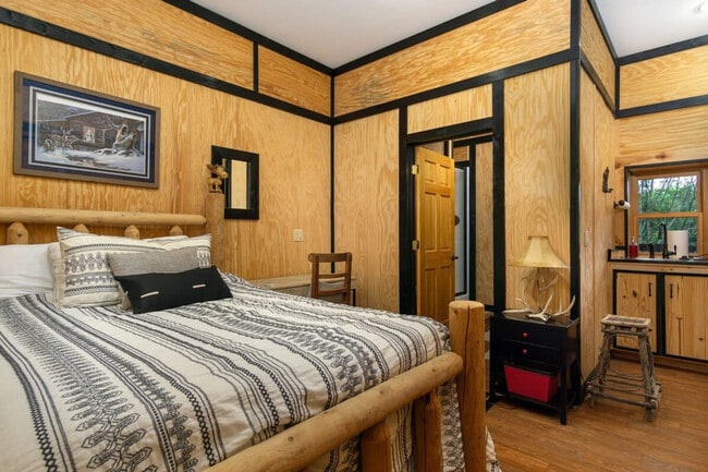 Building Photo - 141 Yellow Locust Dr