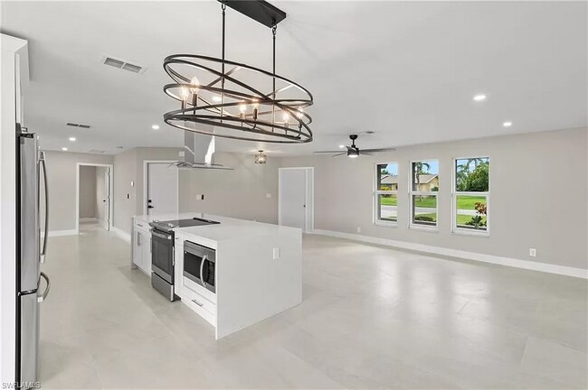 Building Photo - 117 SE 40th Ter