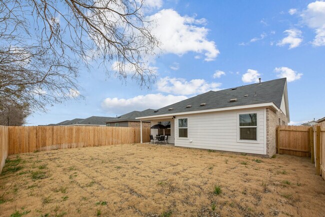 Building Photo - 591 Sormonne Lp