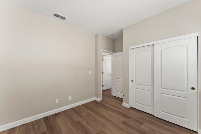 Building Photo - Beautiful 3 Bedroom 2 Bathroom in Gated Community of Folsom, CA!