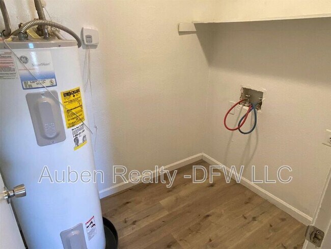 Building Photo - 319 SE 3rd St