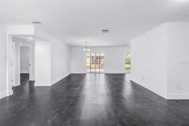 Building Photo - 3216 Pine Haven Dr