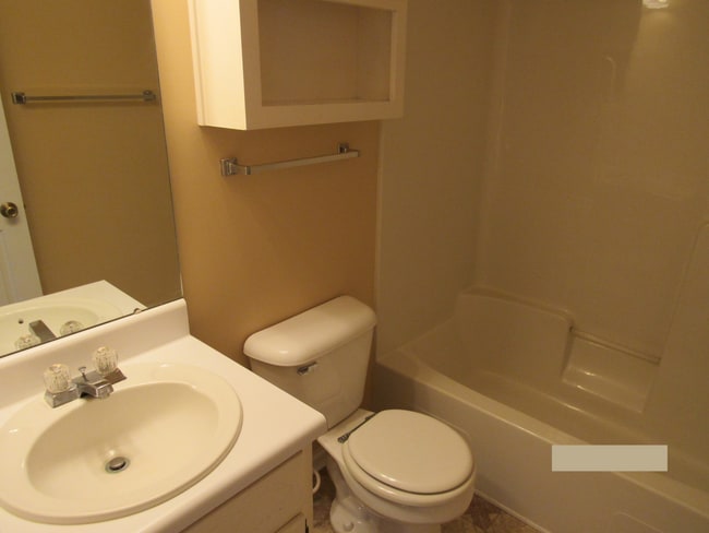 Building Photo - 50 Woodfield Pl