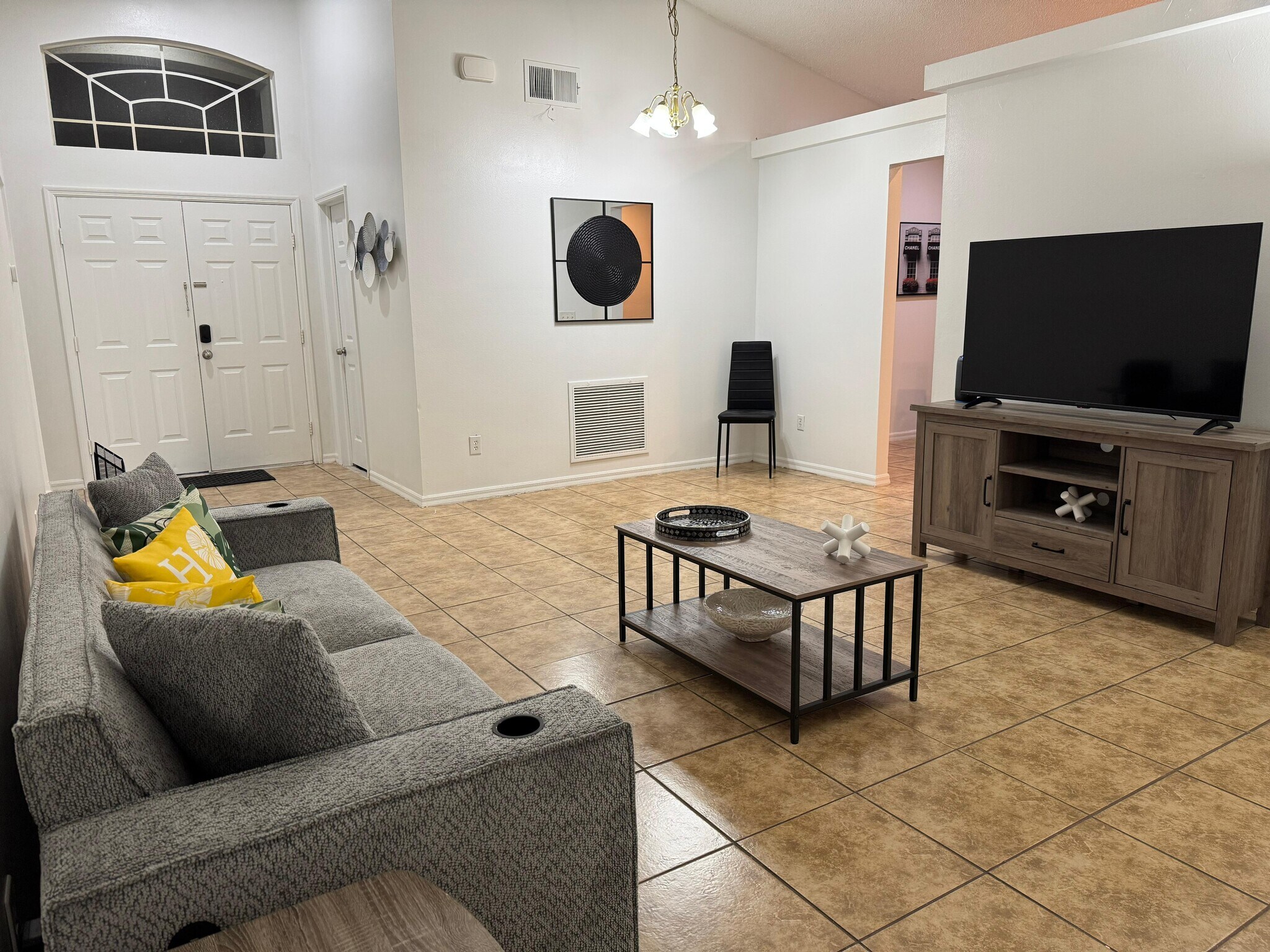 Shared Living room - 536 Cheshire Way