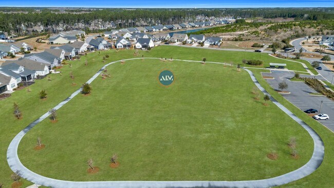 Building Photo - Beautiful custom home in Hampton Lake!