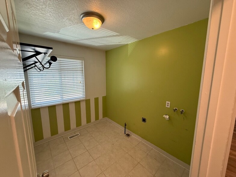 Building Photo - 1242 Freshman Cir